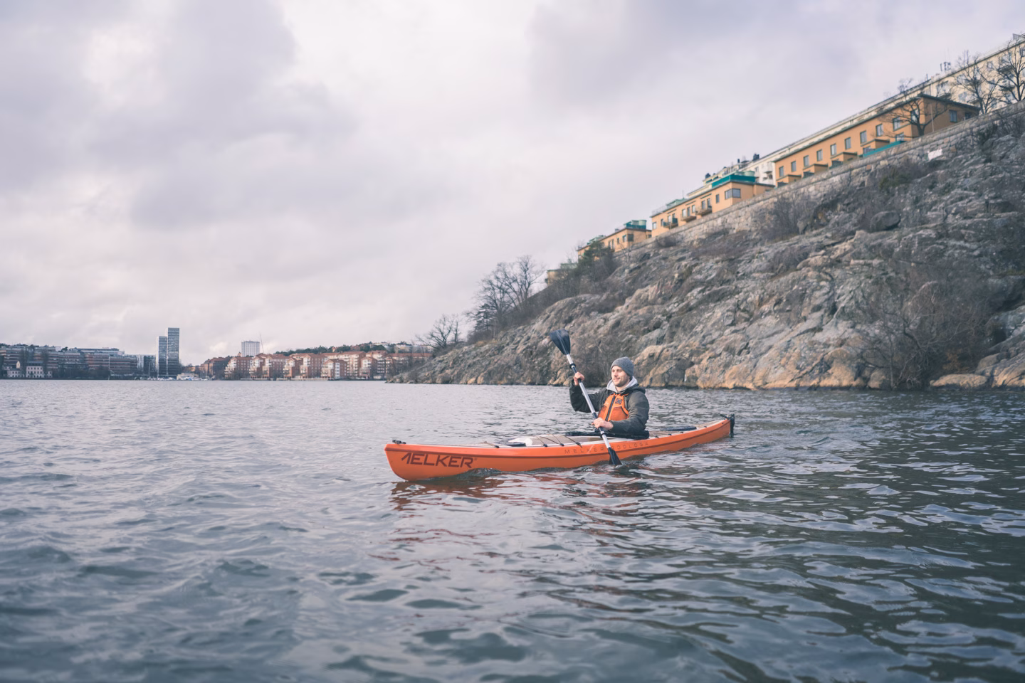 Solen Värmer, Men Vattnet Ljuger: Min Guide till en Tryggare Vårpaddling
